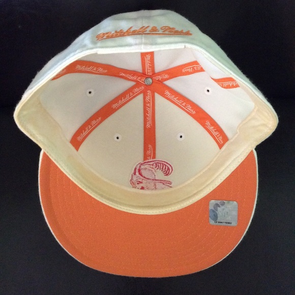 Mitchell and Ness Tampa Bay Buccaneers 7 1/4 fitt - Picture 3 of 3